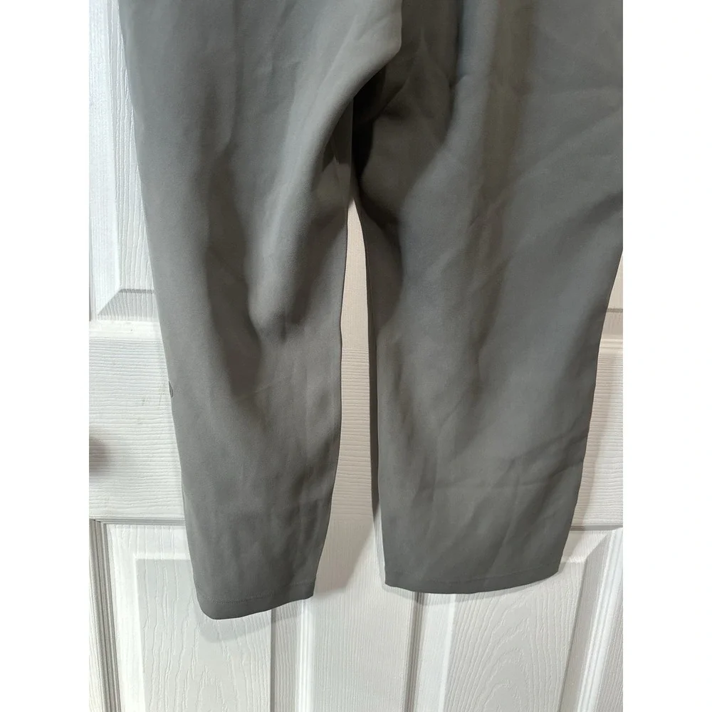 Lululemon On The Fly Crop‎ *Woven 23